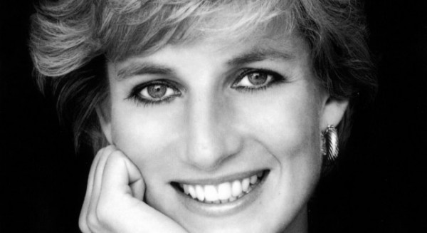 [FOTOS] Tributo floral a la princesa Diana ha causado el repudio de las redes sociales