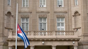 Estados Unidos expulsa a 15 diplomáticos cubanos