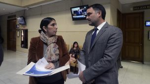 Karla Rubilar acudió a la Fiscalía junto a otros parlamentarios por compra excesiva de leches en salud pública