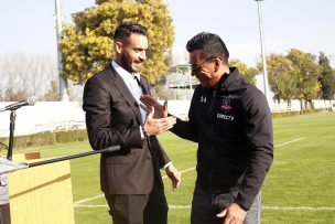 Pinilla y Paredes protagonizan foto que representa el sentimiento por La Roja