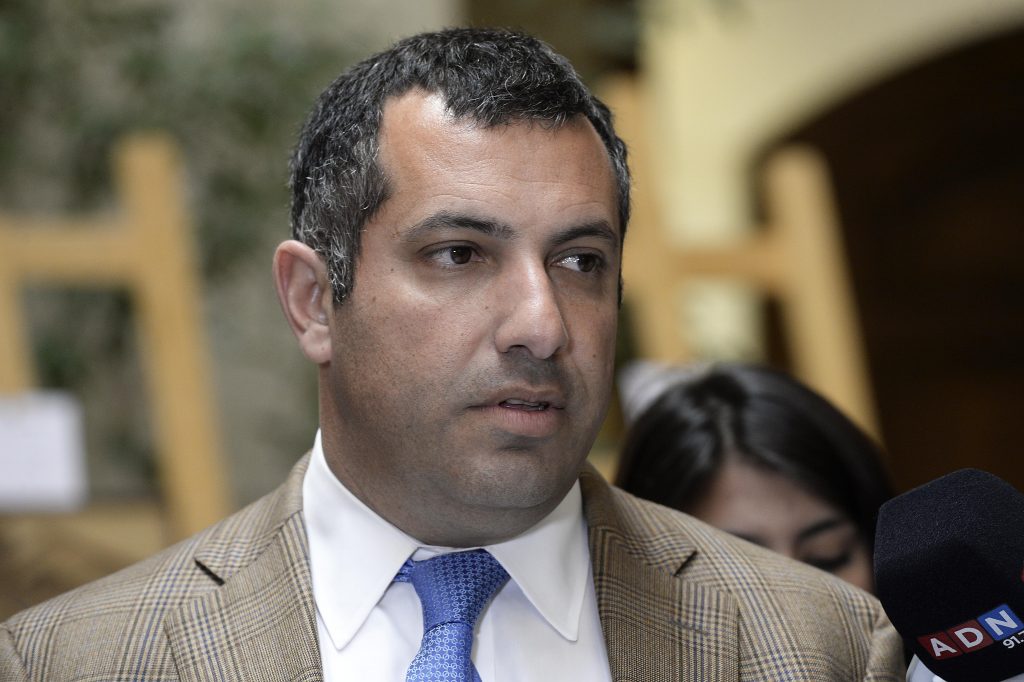 Presuntas coimas en el MOP: Hasbún suspenderá su militancia en la UDI