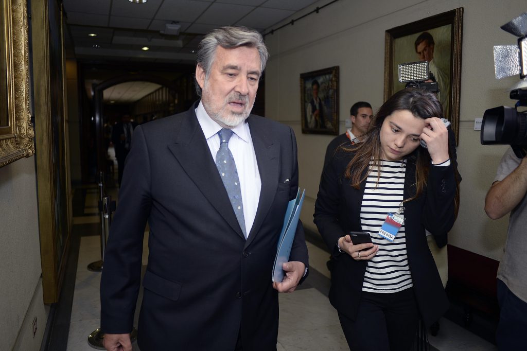 CNN y Chilevisión criticaron ausencia de Guillier en “Aquí está Chile”