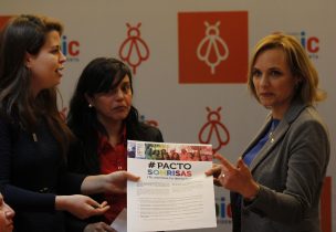 Carolina Goic presentó su plan de salud bucal