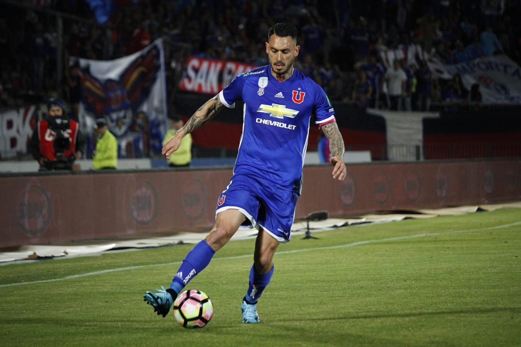 La U presentó su nueva camiseta para la temporada 2018
