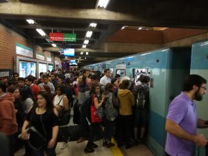 Metro de Santiago: Línea 5 presenta problemas en el servicio