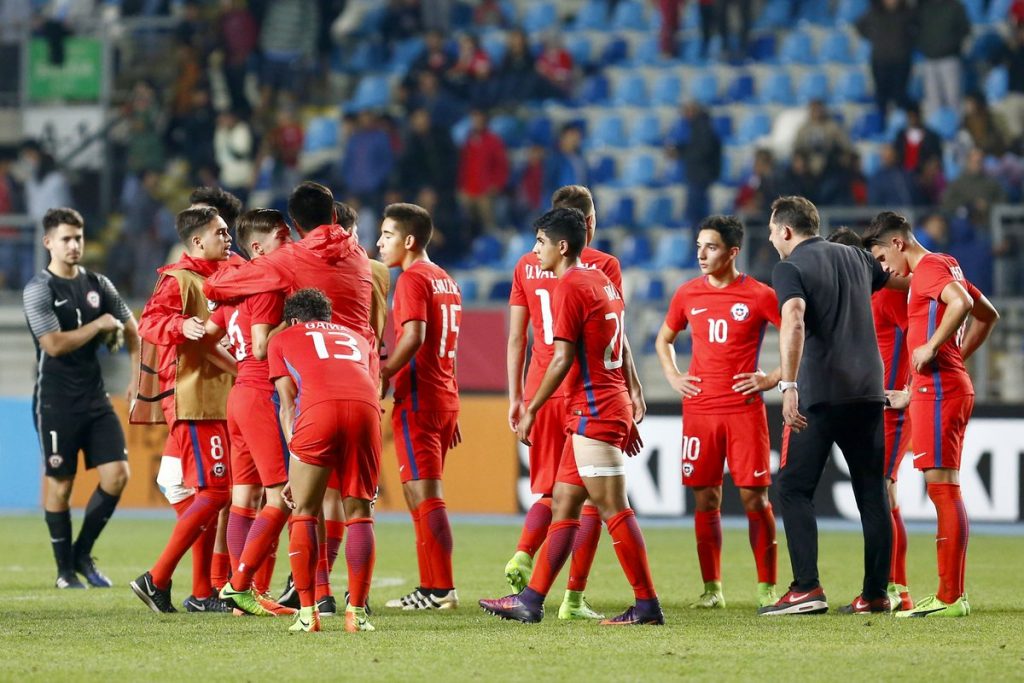 Los hinchas en Twitter se mostraron preocupados por el futuro de La Roja tras la derrota de la Sub-17