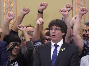 Puigdemont y cuatro  miembros de su gobierno se entregaron a la policía belga