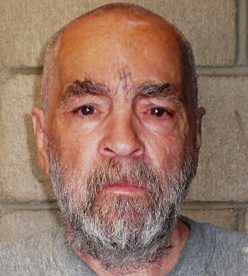 Charles Manson es hospitalizado bajo estado grave y es escoltado por 5 policias