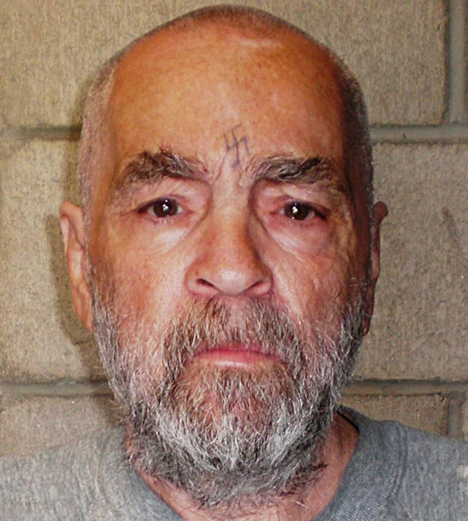 Charles Manson es hospitalizado bajo estado grave y es escoltado por 5 policias