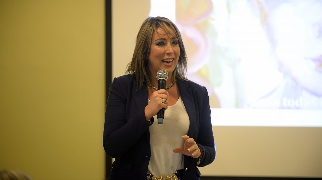 Jennifer Warner se fue en picada contra la diputada electa, Pamela Jiles