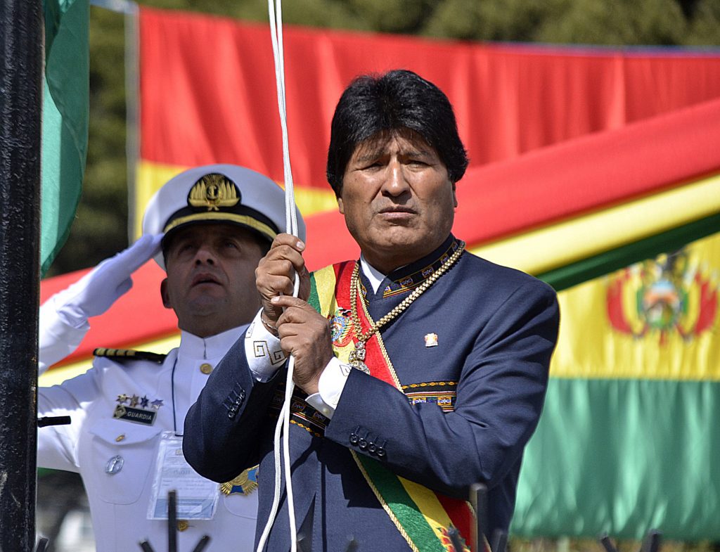 Evo Morales considera que devolución de libros de Chile a Perú es una “señal” para demanda marítima