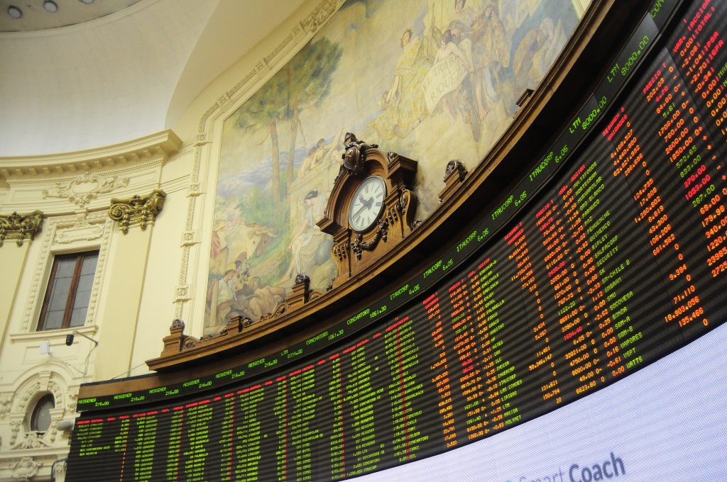 Bolsa de Santiago cierra con alza de 0,82% a cerca de 5.531 puntos