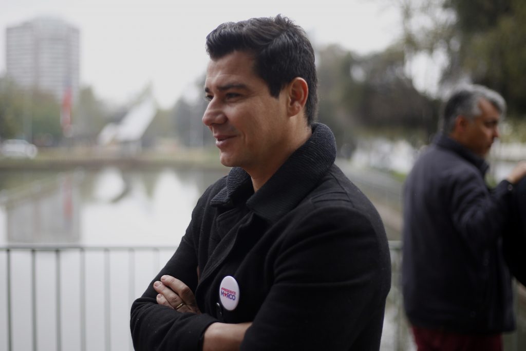 David Henríquez tildó de “facho” a  ‘Coca’ Mendoza por apoyar a Sebastián Piñera
