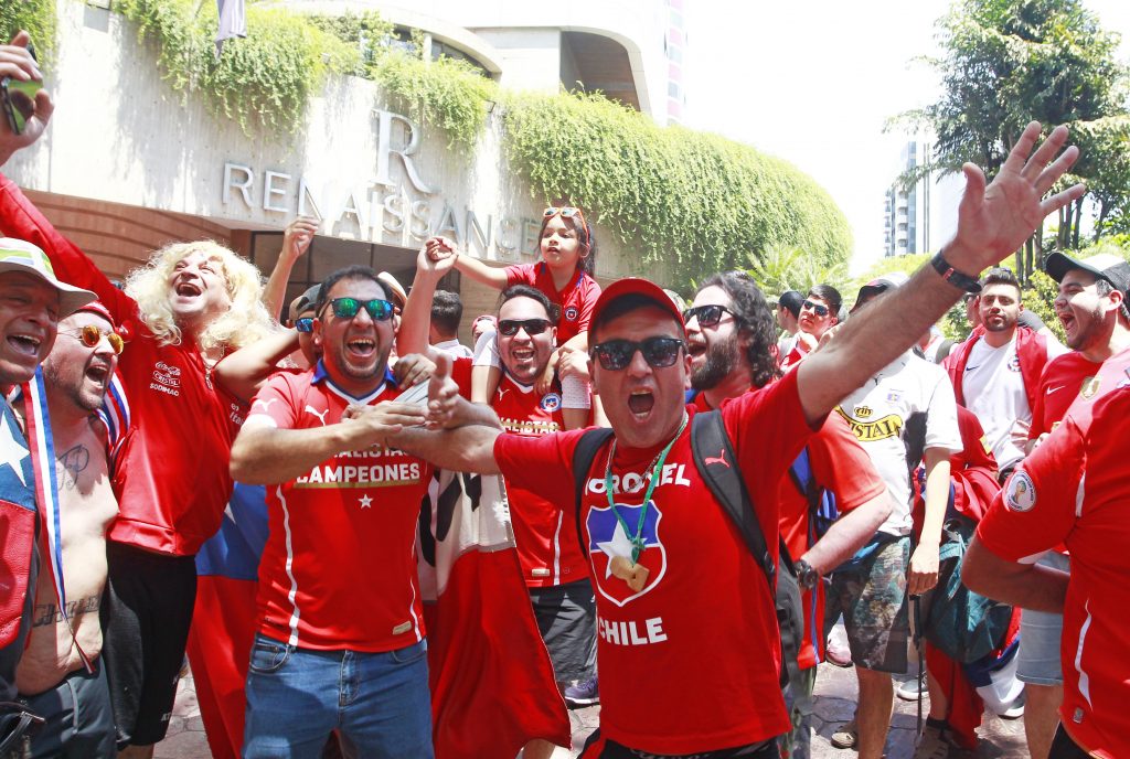 FIFA sancionó nuevamente a Chile por cantos homofóbicos