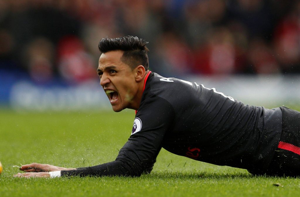 Siguen la críticas para Alexis: Histórico del Arsenal lo trató de “mal humorado”