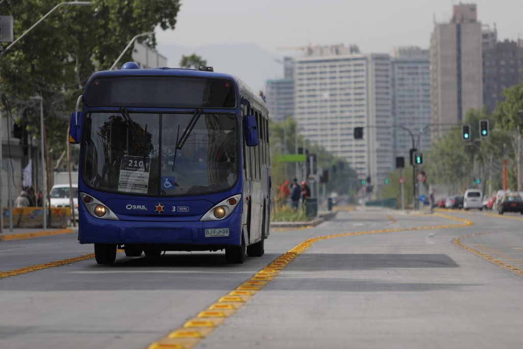 EN VIVO | Autoridades anuncian el “histórico inicio de operación de los primeros buses eléctricos en Transantiago”.