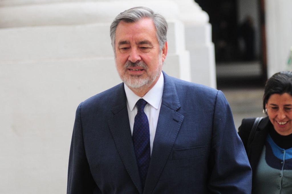 Guillier sobre Kast: “Si él se disculpa, yo lo haría”