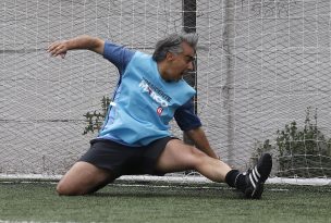 Marco Enríquez-Ominami jugó partido de fútbol y dio a conocer sus propuestas en materia de educación.