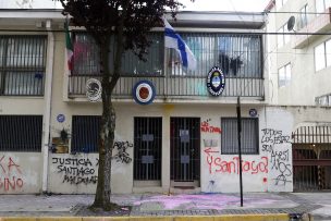 Atacan consulado de Argentina en Concepción por muerte de Santiago Maldonado