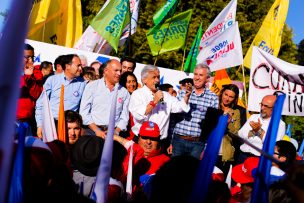 VIDEO | Sobrino de Alejandro Navarro es detenido tras lanzar monedas a Sebastián Piñera en Concepción