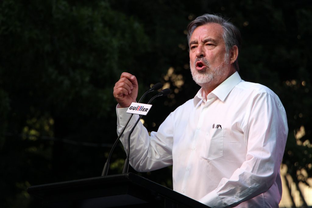 “¡Basta Sebastián Piñera!”: El categórico mensaje de Alejandro Guillier tras anuncio del Gobierno sobre Fondo Solidario Municipal