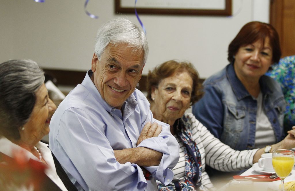 ¿Sebastián Piñera fue a un concierto de The Beatles? Twiteros “trolean” al candidato por afirmarlo