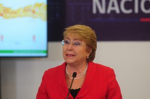 Michelle Bachelet criticó a Piñera por cambio de postura sobre la gratuidad