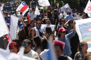 Gobierno llega acuerdo con trabajadores públicos con 2,5% de reajuste para el 2018