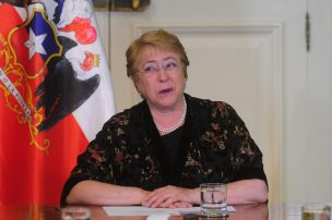 Bachelet reveló qué le parece la relación entre su hija y el vocalista de Villa Cariño