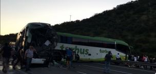 Choque de dos buses deja tres fallecidos y diversos lesionados