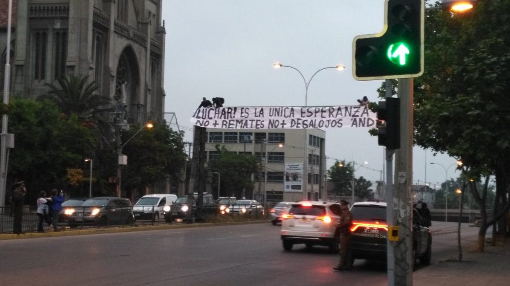 Manifestantes de ANDHA Chile cortan el tránsito en Santiago Centro