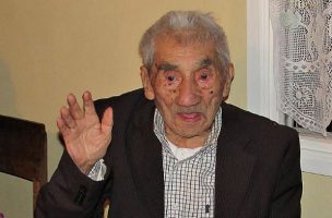 ¡121 años! El hombre más longevo de Chile se robó la atención en su lugar de votación