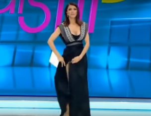 Presentadora mostró su ropa interior en pantalla tras sentir una araña en su pierna
