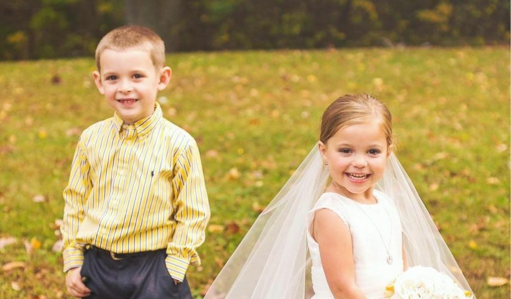 Niña de 5 años se “casó” con su mejor amigo antes de tener su cuarta cirugía a corazón abierto