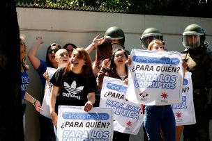 Manifestantes se toman el comando de Sebastián Piñera