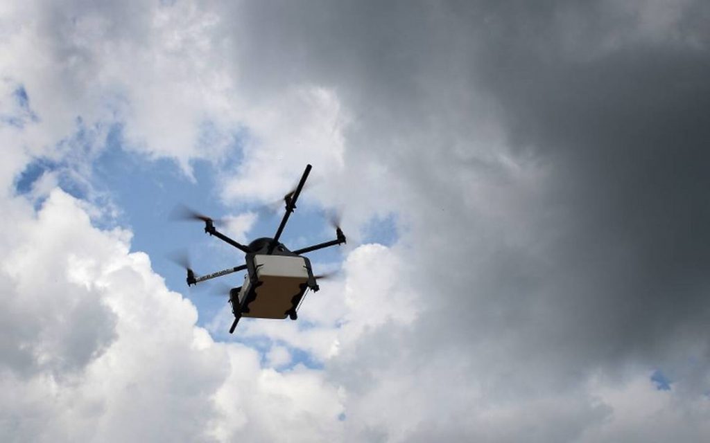 Encarcelado un hombre por enviar drogas y celulares por dron a cárcel londinense