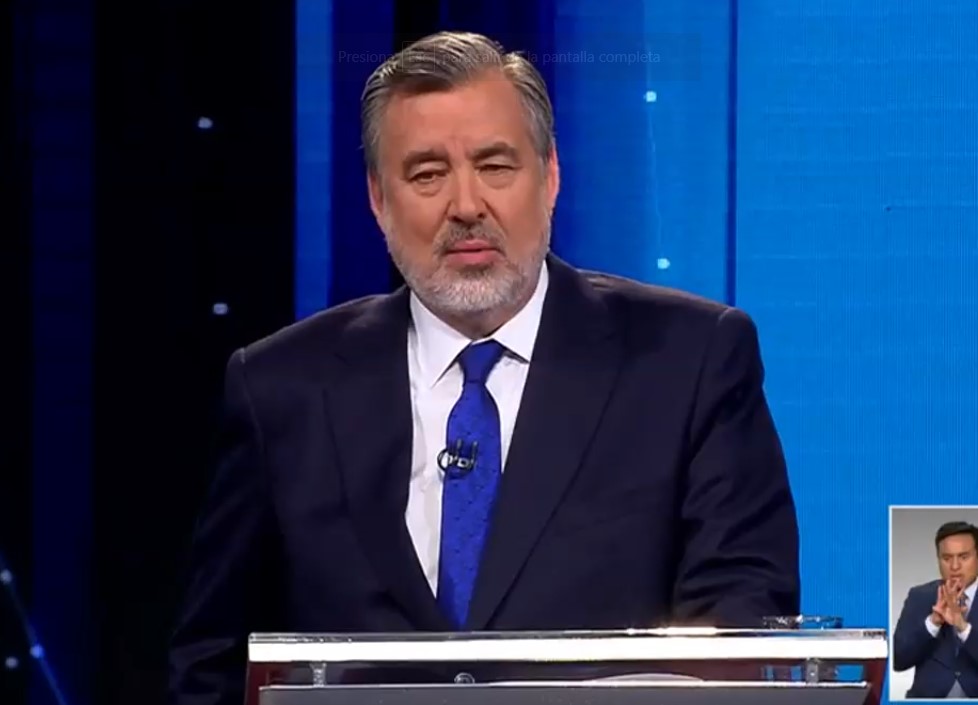Alejandro Guillier evitó una pregunta al decir “se acabó el tiempo” cuando aún tenía segundos para responder
