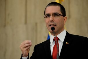 Venezuela defiende cuestionado sistema electoral comparándose con Honduras