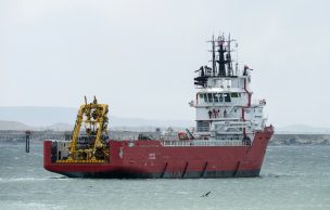 Argentina destituye a jefe naval por pérdida de submarino