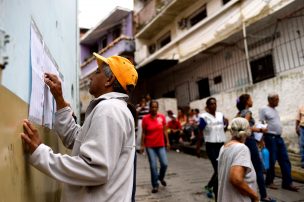 Venezolanos eligen alcaldes en clima de escepticismo