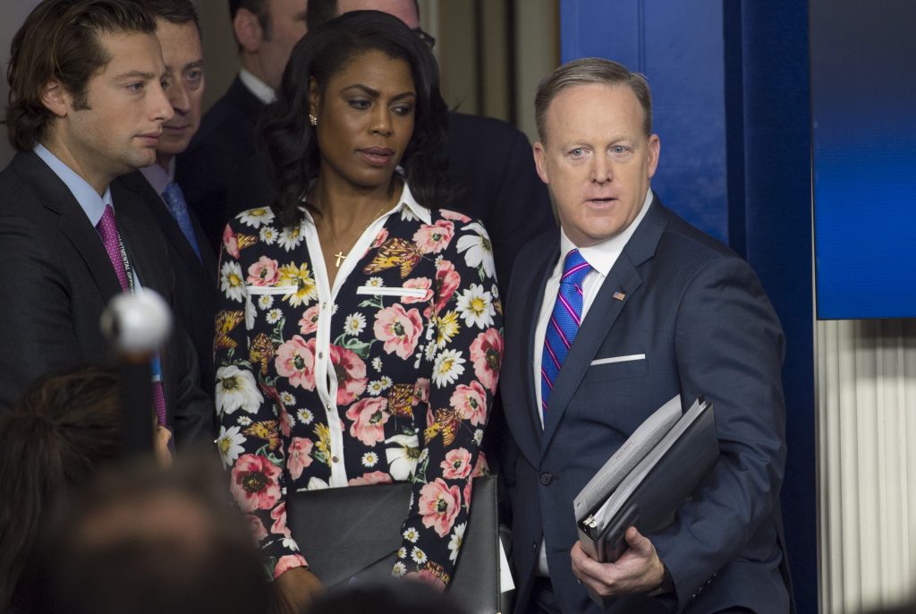 Asesora de Trump, ex estrella de “The Apprentice”, deja la Casa Blanca