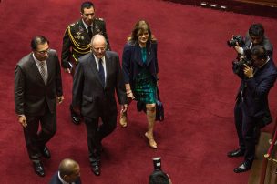Kuczynski se salva de la destitución y seguirá siendo presidente de Perú