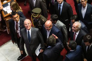 Kuczynski defiende su inocencia ante un Congreso que busca destituirlo