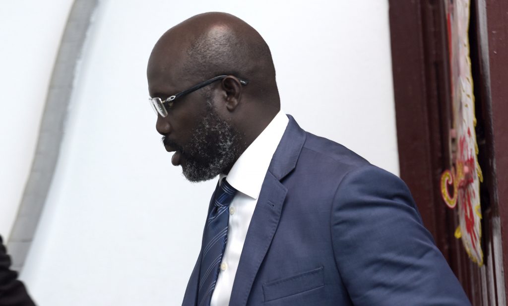 El fútbol se enorgullece del Presidente George Weah, uno de los suyos