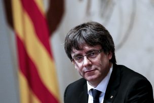 Puigdemont exige a Rajoy restaurar el gobierno catalán cesado