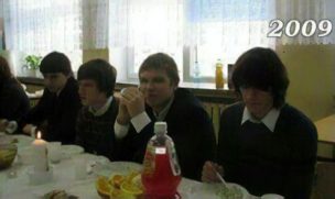 Tradición navideña: Grupo de amigos se ha sacado la misma foto por 9 años