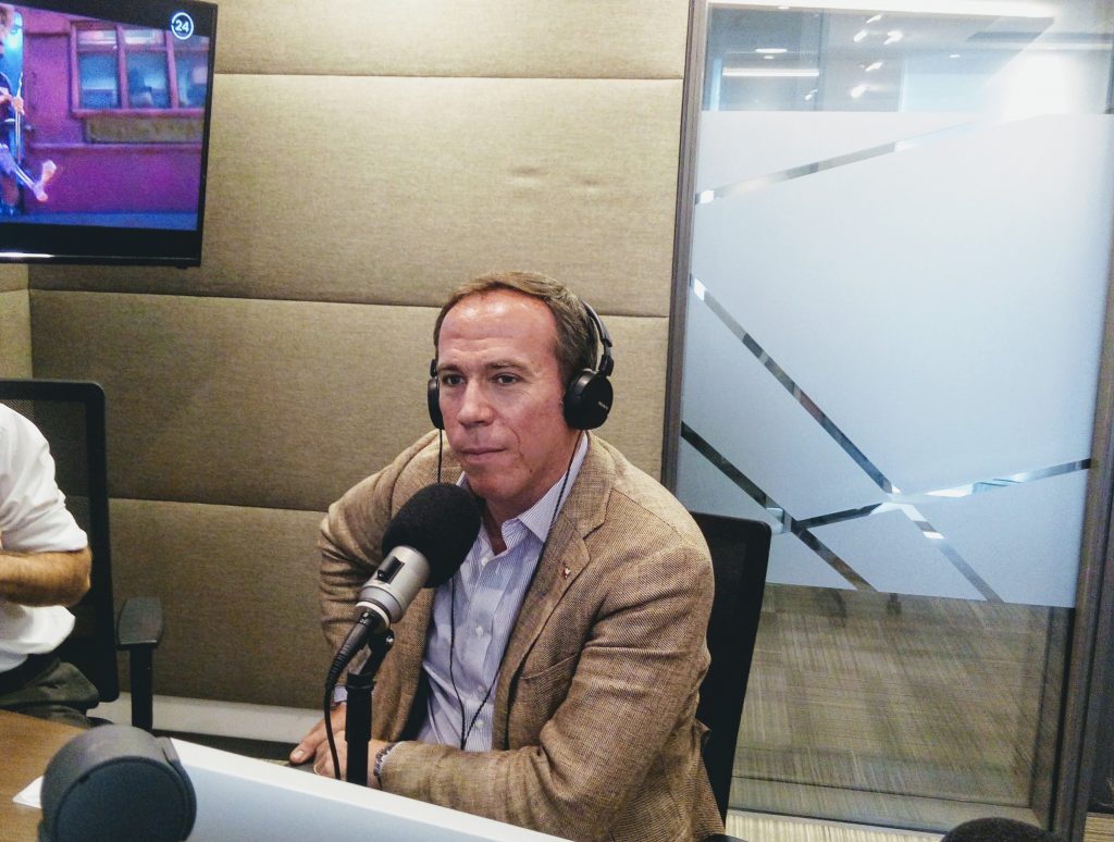 Jorge Alessandri por dichos de Guillier por su llamado a “meterle la mano al bolsillo” a los empresarios: “Podríamos decir que está llamando a la gente a tomarse las fábricas”