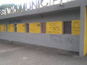 Hinchas de Colo Colo habrían rayado el estadio Ester Roa de Concepción
