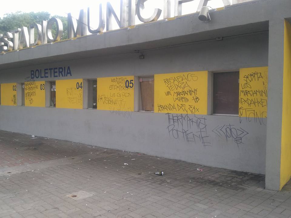Hinchas de Colo Colo habrían rayado el estadio Ester Roa de Concepción