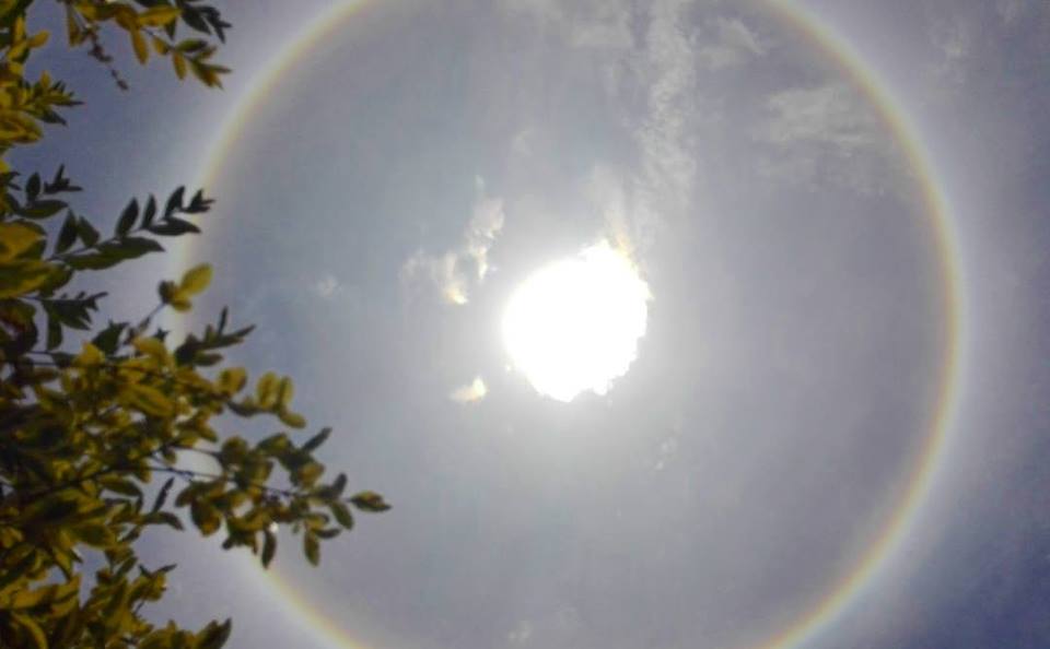 Los mejores memes del halo alrededor del sol que sorprendió a los santiaguinos